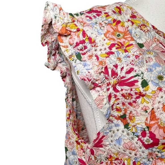 Solitaire Eyelet Floral Cap Ruffle Sleeve and Ruffle Hem - Picture 5 of 14